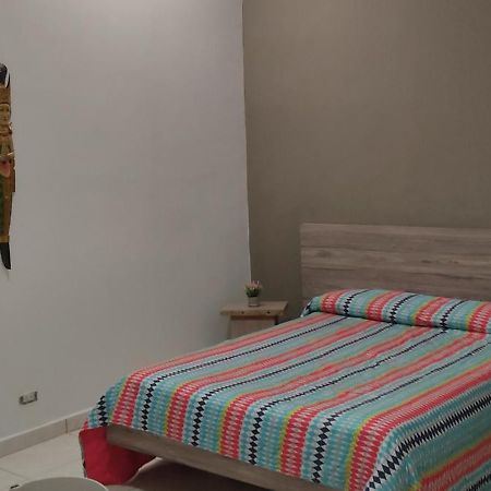 Hostal Komfort Medellín Zewnętrze zdjęcie